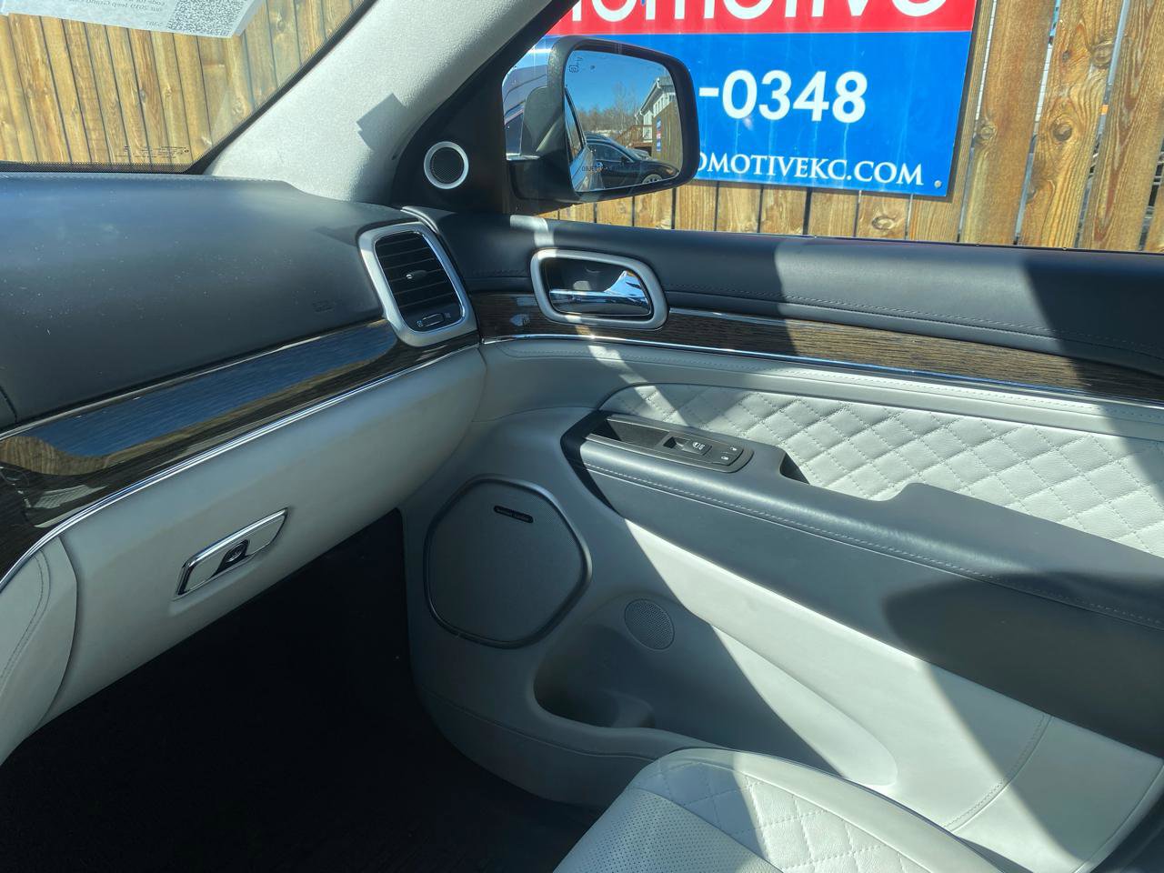 Used 2019 Jeep Grand Cherokee Summit AWD/4WD image 28