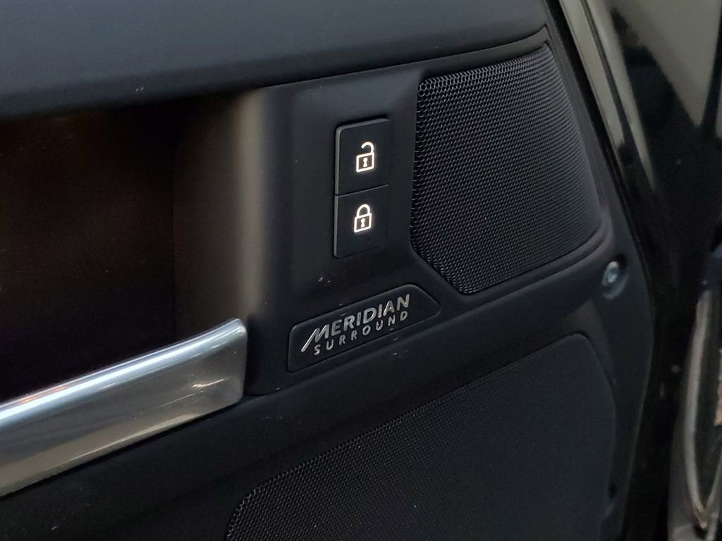 Used 2026 Land Rover Defender 110 X-Dynamic SE AWD/4WD image 13