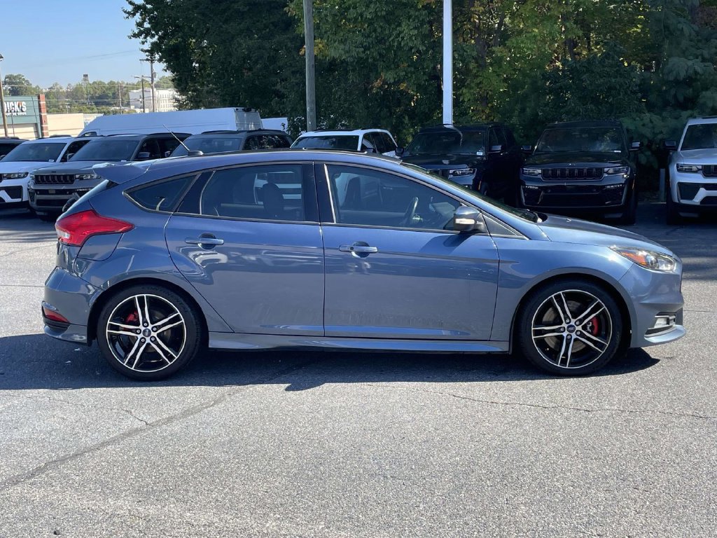 Used 2018 Ford Focus ST w/ Equipment Group 402A FWD image 9