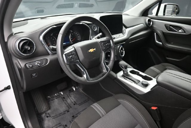 Used 2025 Chevrolet Blazer LT FWD image 11