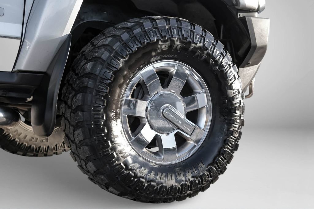 Used 2010 HUMMER H3 Luxury w/ Appearance Package image 56