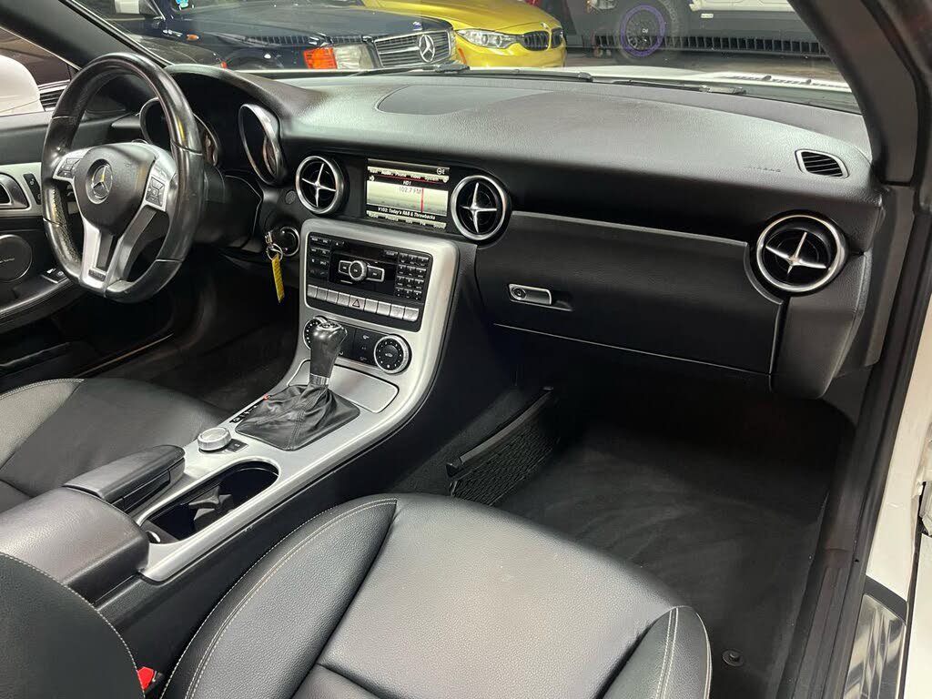 Used 2015 Mercedes-Benz SLK 250 w/ Premium Package image 15