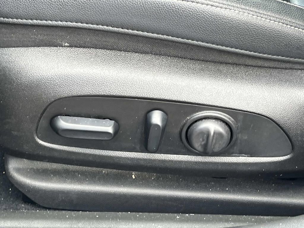 Used 2018 Buick Regal Essence w/ Sights and Sounds Package AWD/4WD image 22