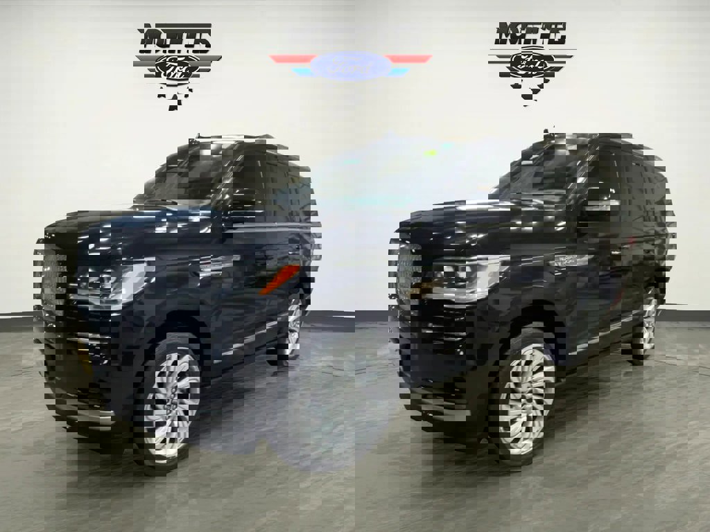 Used 2024 Lincoln Navigator Reserve image 1