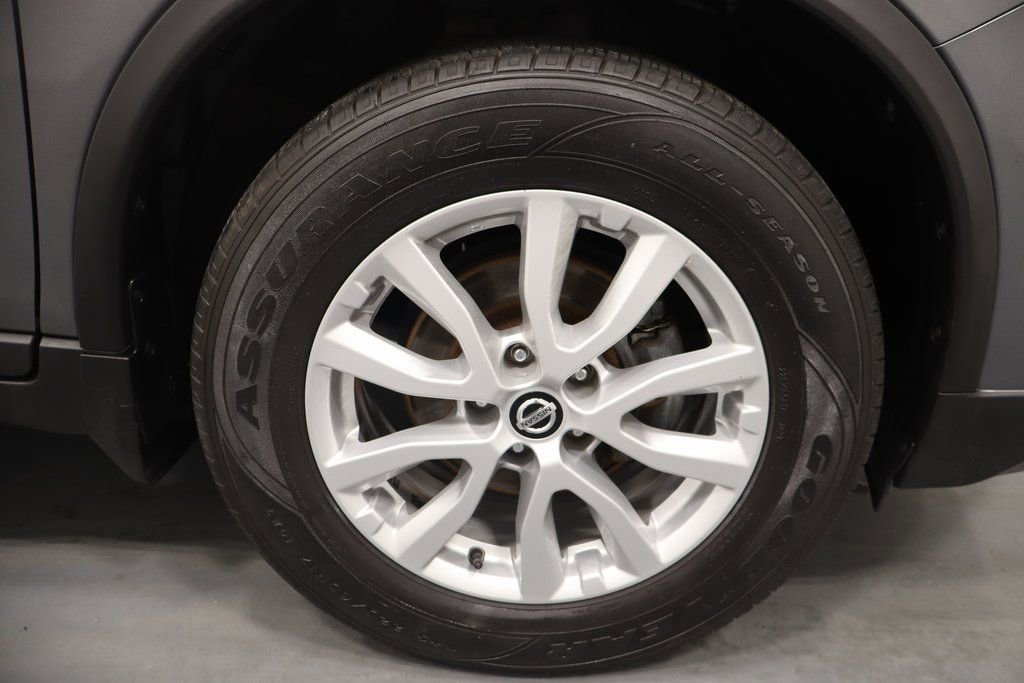 Used 2018 Nissan Rogue SV image 27