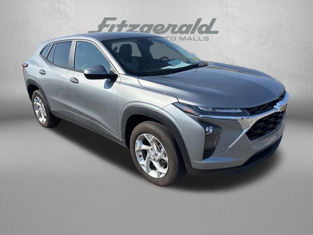 Used 2025 Chevrolet Trax LS w/ LS Convenience Package FWD image 7
