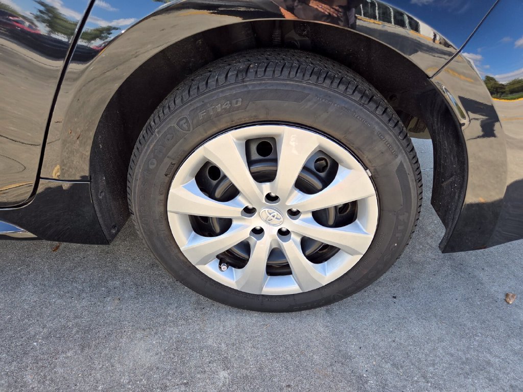 Used 2025 Toyota Corolla LE FWD image 24