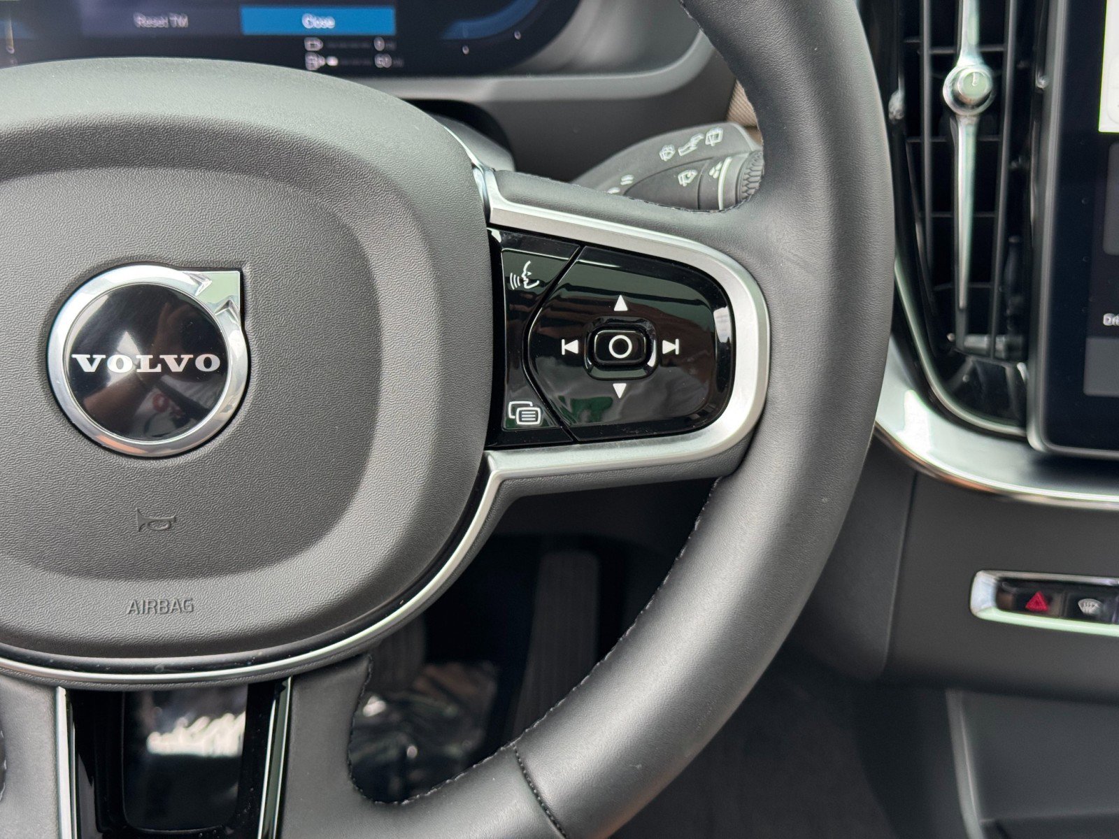 Used 2025 Volvo XC90 T8 Ultra image 22