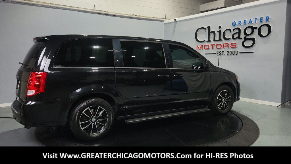 Used 2015 Dodge Grand Caravan SXT w/ Blacktop Package FWD image 13