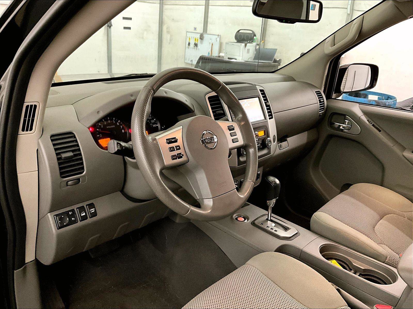 Used 2020 Nissan Frontier SV w/ Midnight Edition Floor Mats AWD/4WD image 12