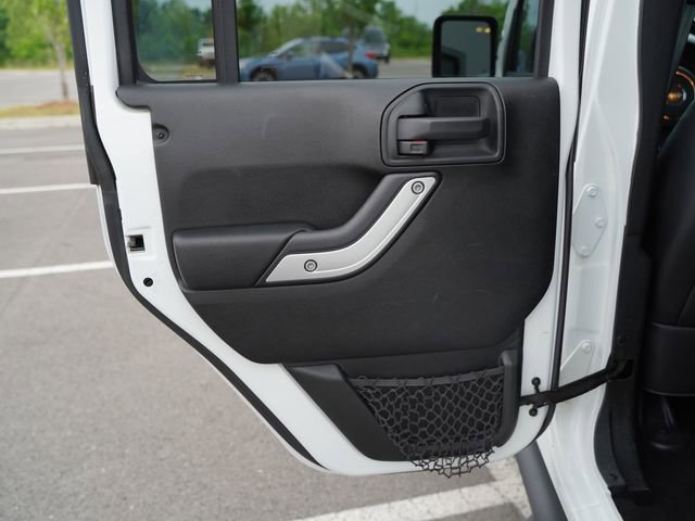 Used 2018 Jeep Wrangler Unlimited Sahara AWD/4WD image 15