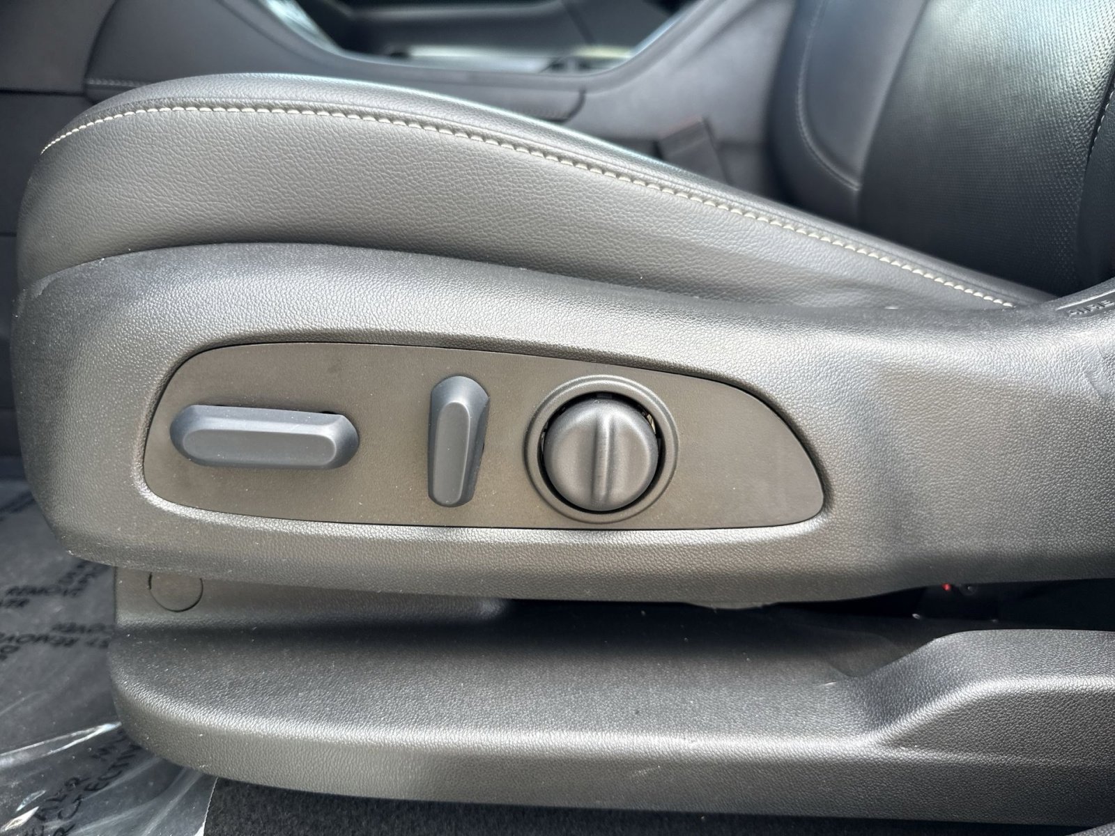Used 2023 GMC Acadia SLT AWD/4WD image 14