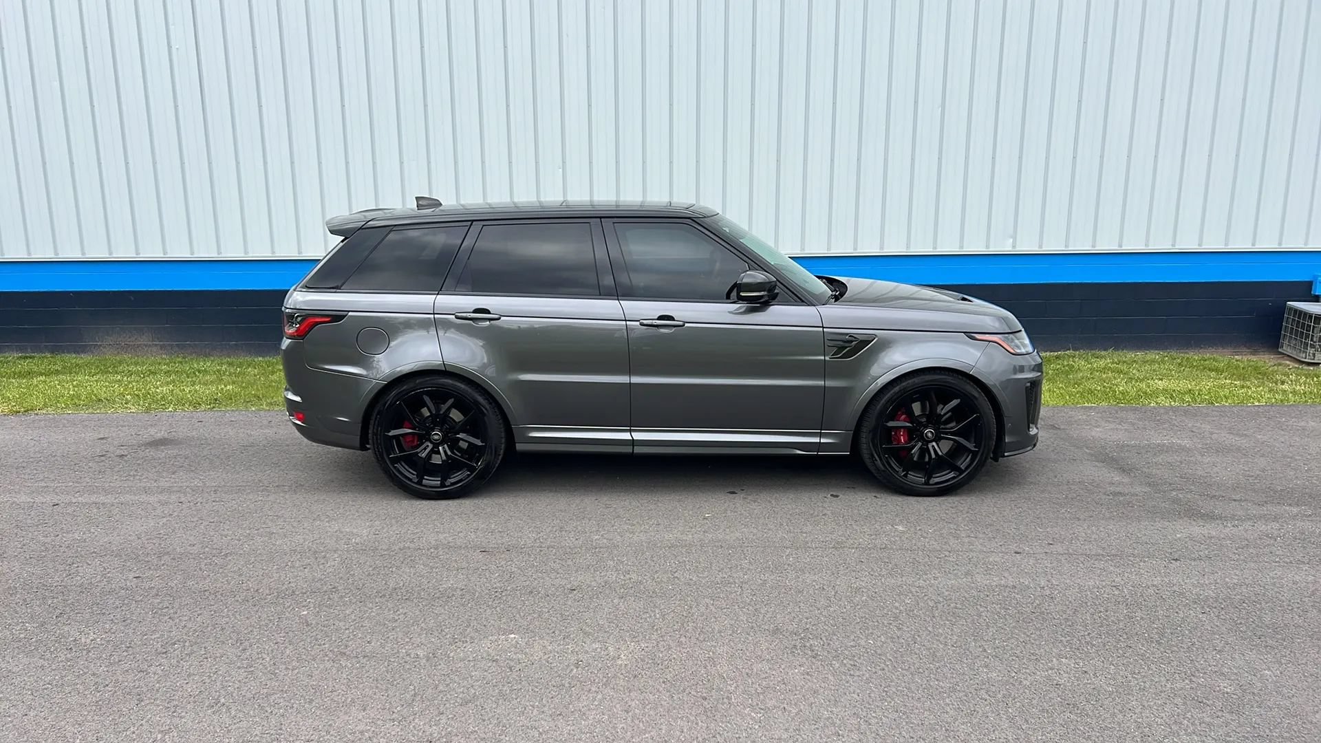 Used 2019 Land Rover Range Rover Sport SVR AWD/4WD image 4