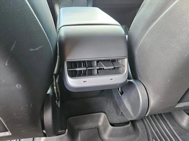 Used 2022 Tesla Model Y Long Range image 18