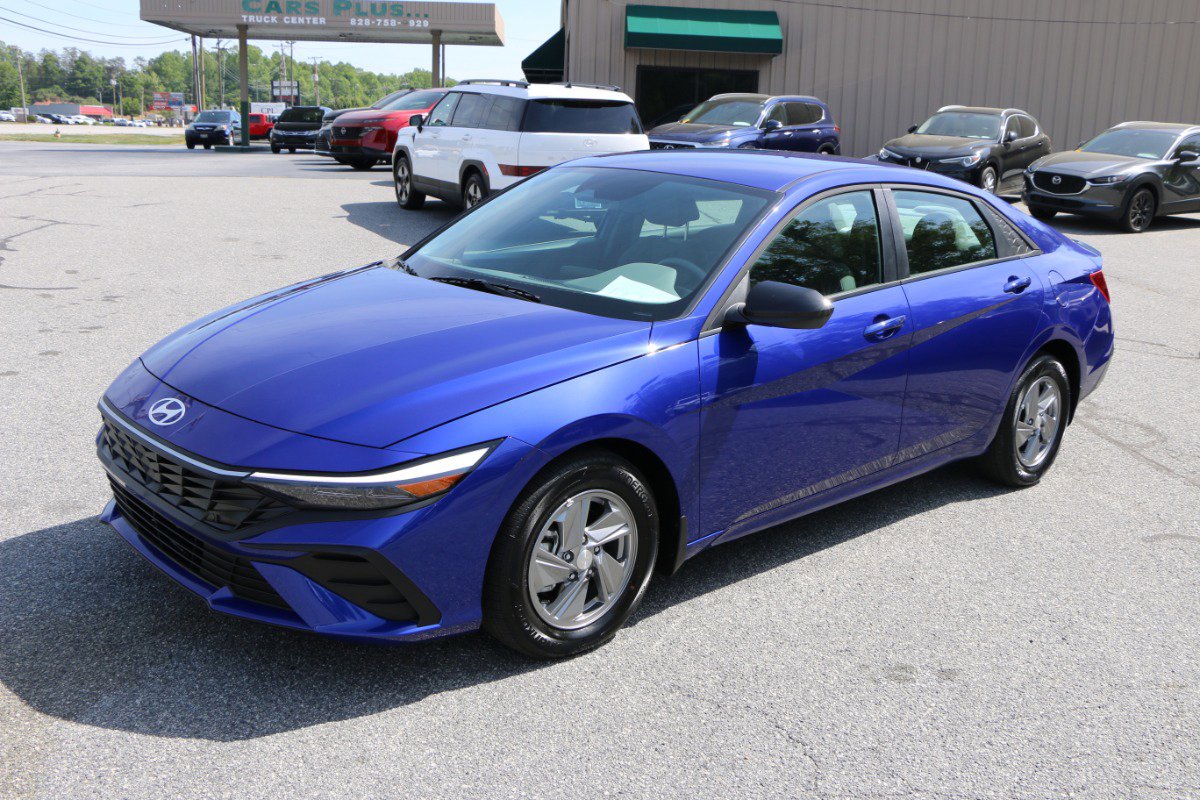 Used 2025 Hyundai Elantra Sport FWD image 1