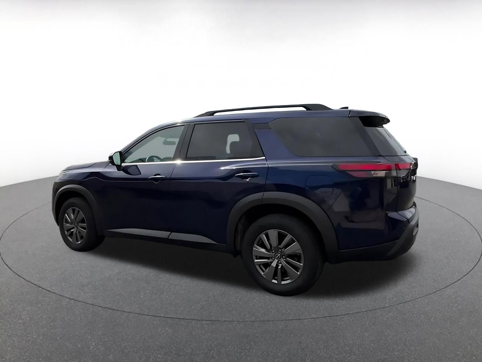 Used 2025 Nissan Pathfinder SV FWD image 10