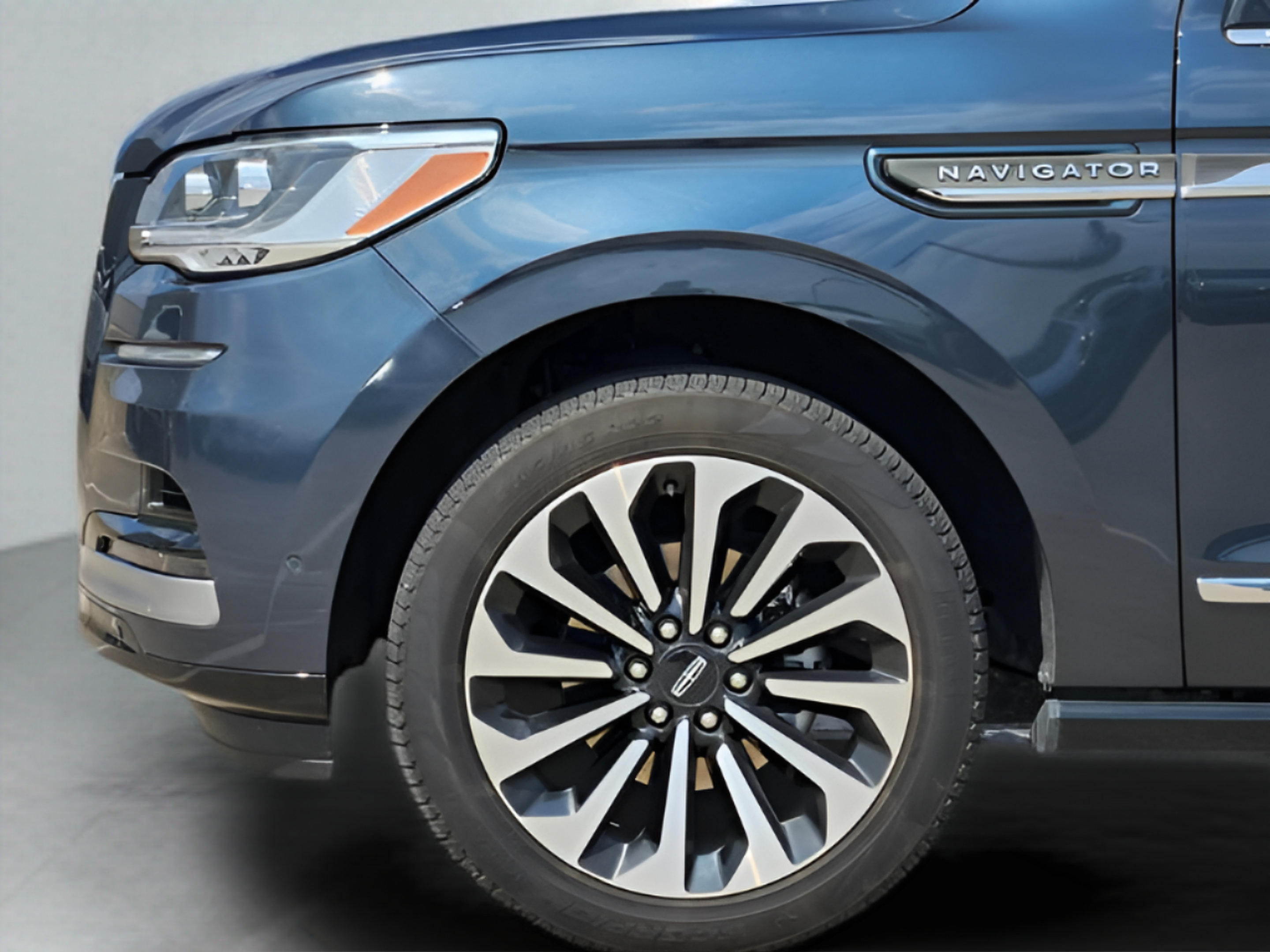 Certified 2024 Lincoln Navigator L Reserve AWD/4WD image 30