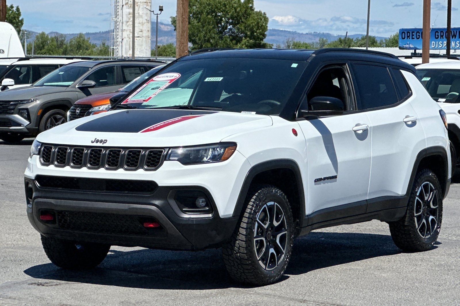 Used 2025 Jeep Compass Trailhawk AWD/4WD image 8