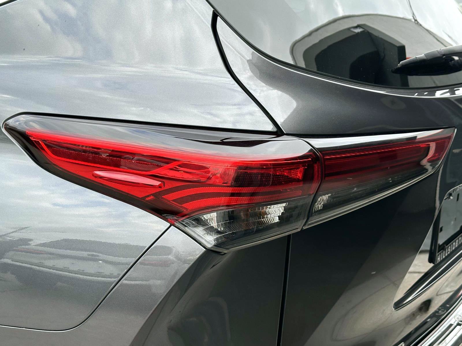 Certified 2020 Toyota Highlander XLE AWD/4WD image 10