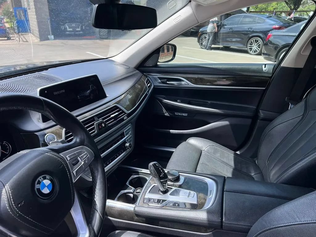 Used 2018 BMW 740i RWD image 19