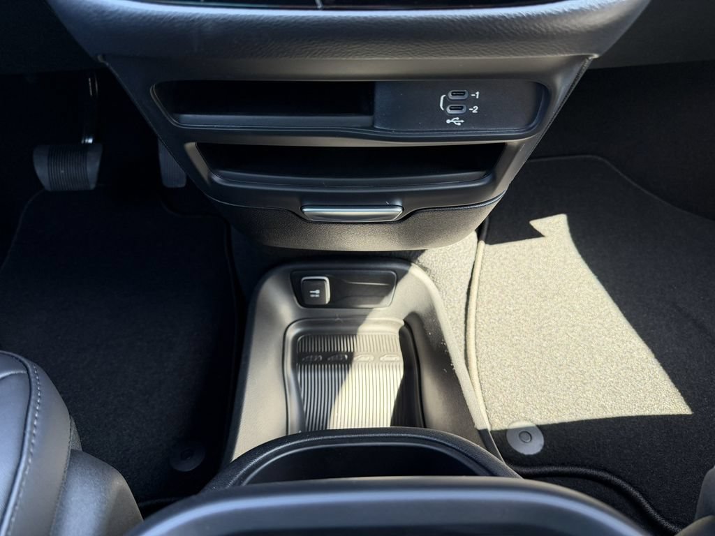 New 2026 Chrysler Voyager LX FWD image 24