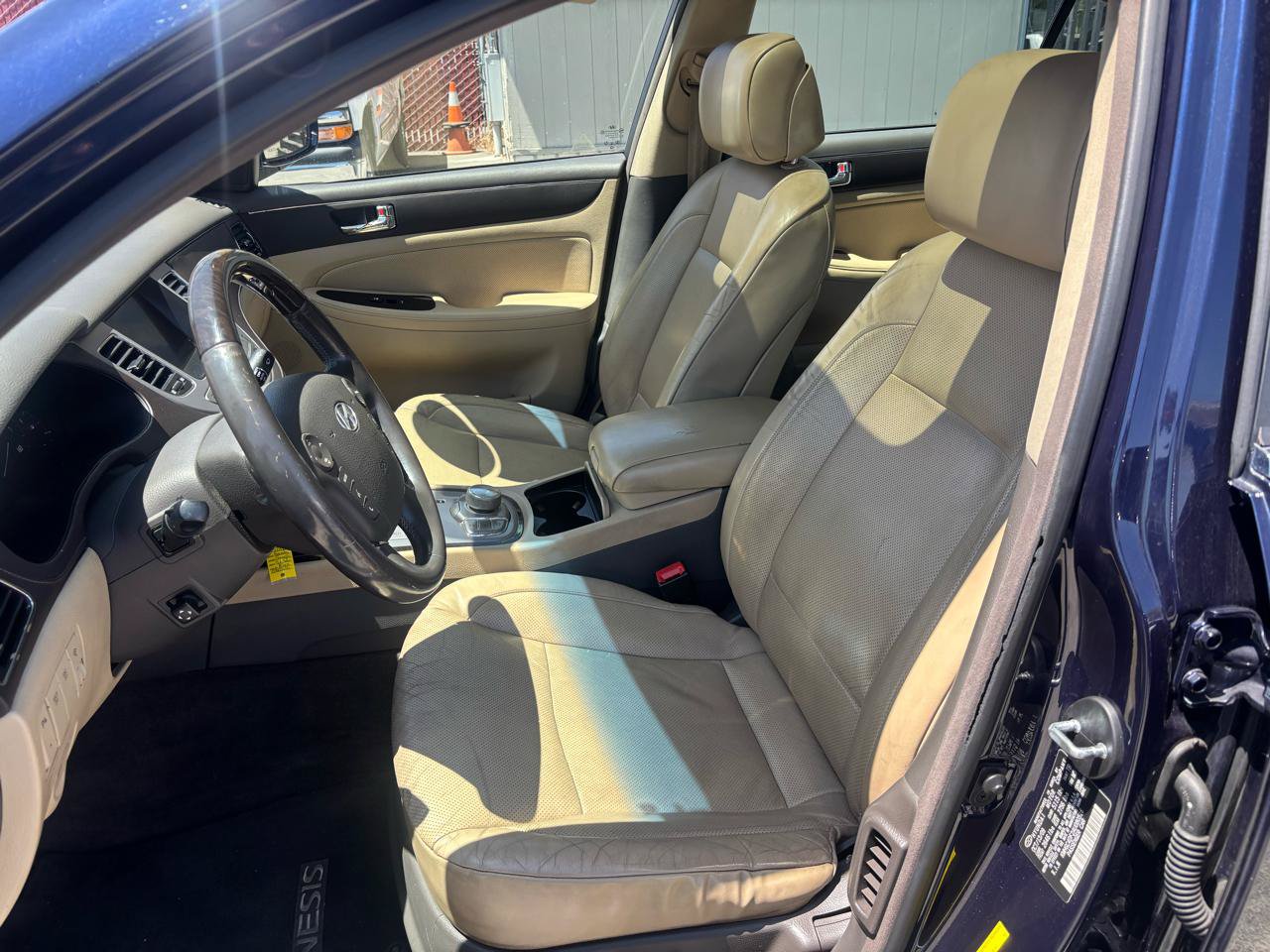 Used 2010 Hyundai Genesis 4.6 w/ Technology Pkg 5 RWD image 4