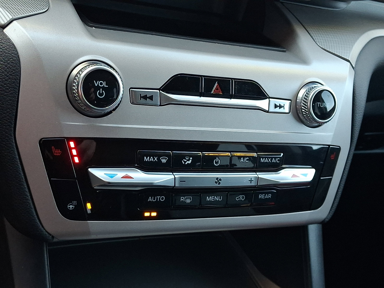 Certified 2023 Ford Explorer XLT w/ Equipment Group 202A image 19