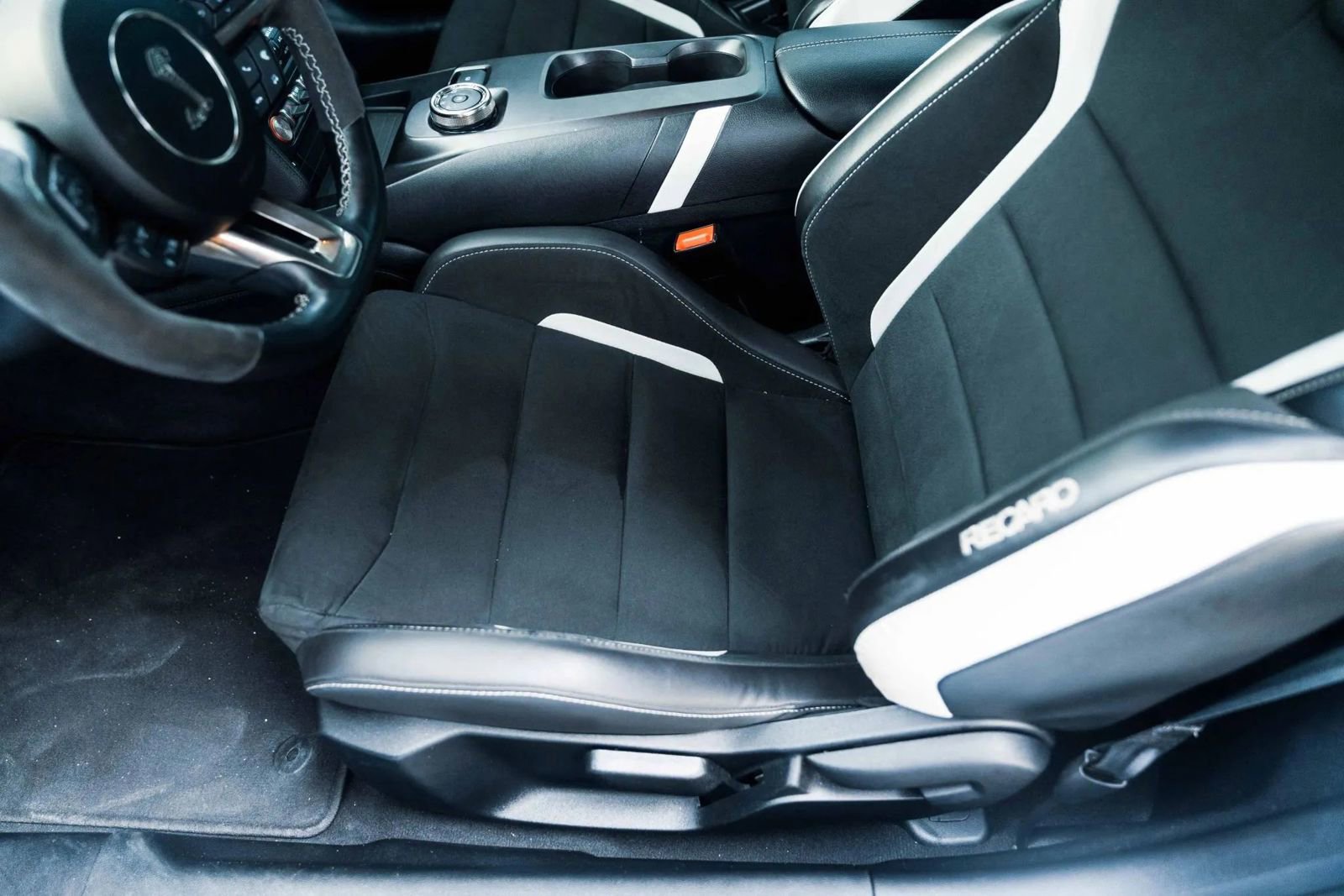 Used 2020 Ford Mustang Shelby GT500 w/ Technology Package image 29