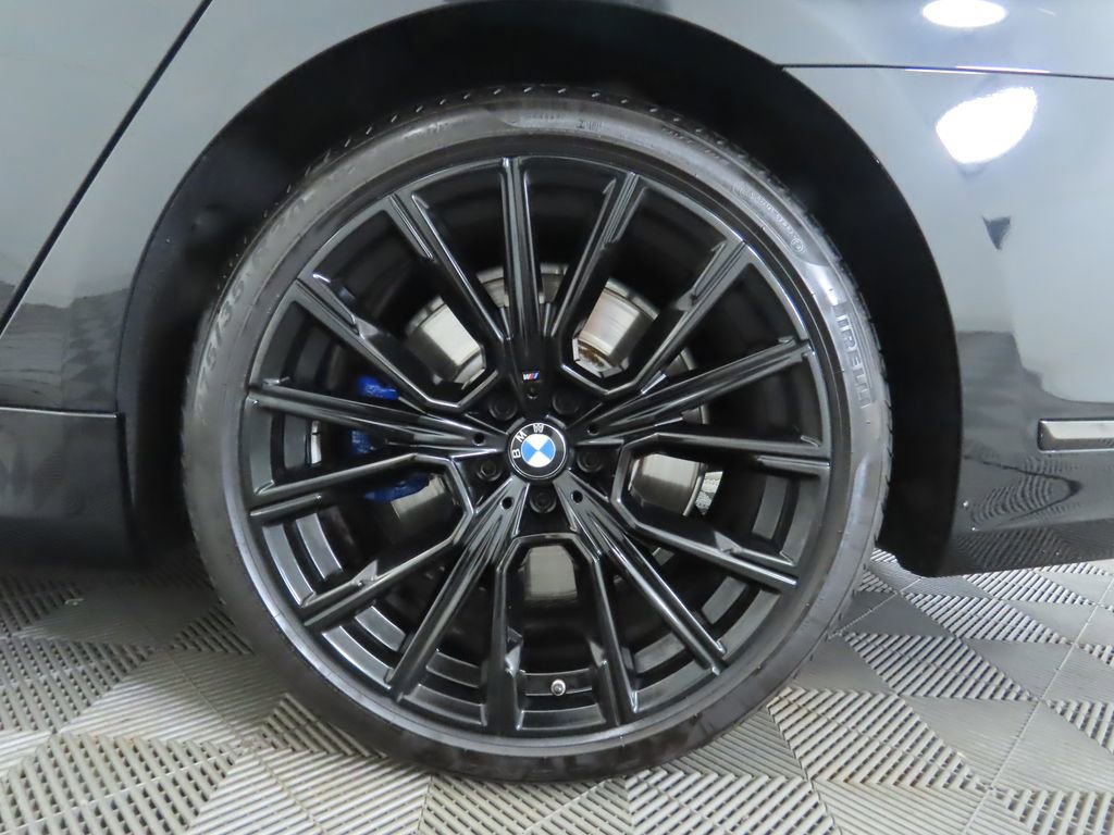 Used 2022 BMW 750i xDrive w/ Executive Package image 32