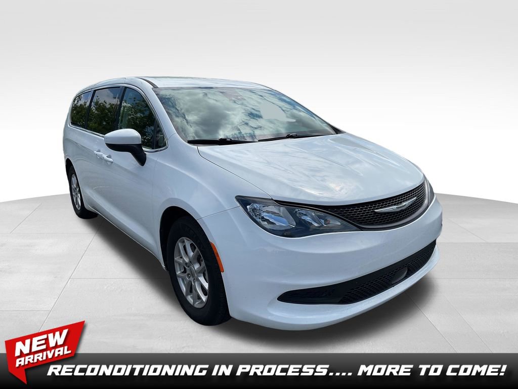 Used 2023 Chrysler Voyager LX FWD image 1