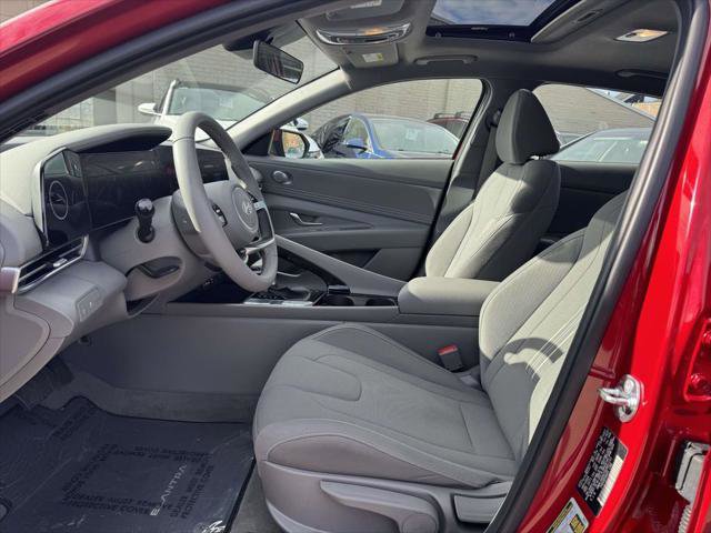 Certified 2025 Hyundai Elantra SEL image 17