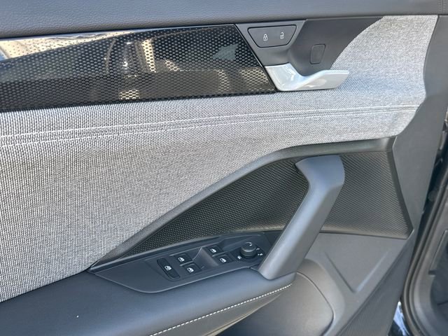 Used 2025 Volkswagen Tiguan S image 8