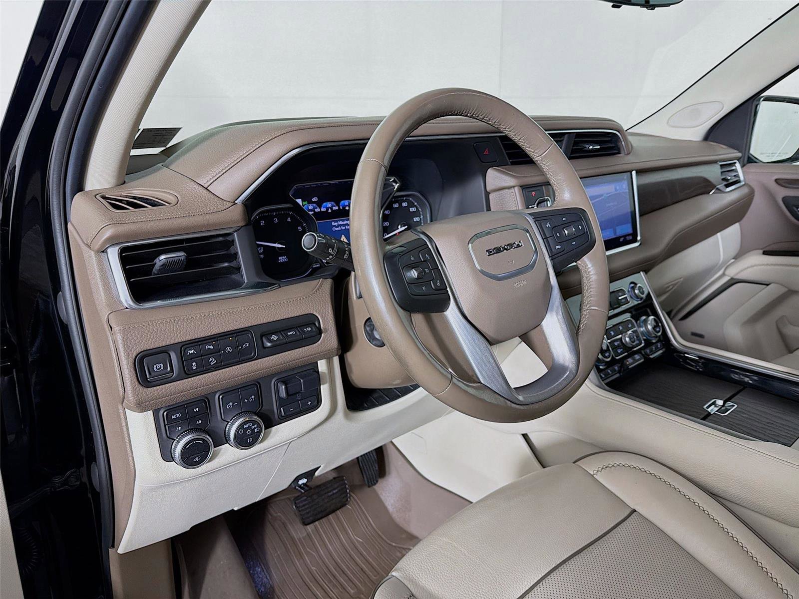 Used 2021 GMC Yukon Denali w/ Denali Ultimate Package image 9