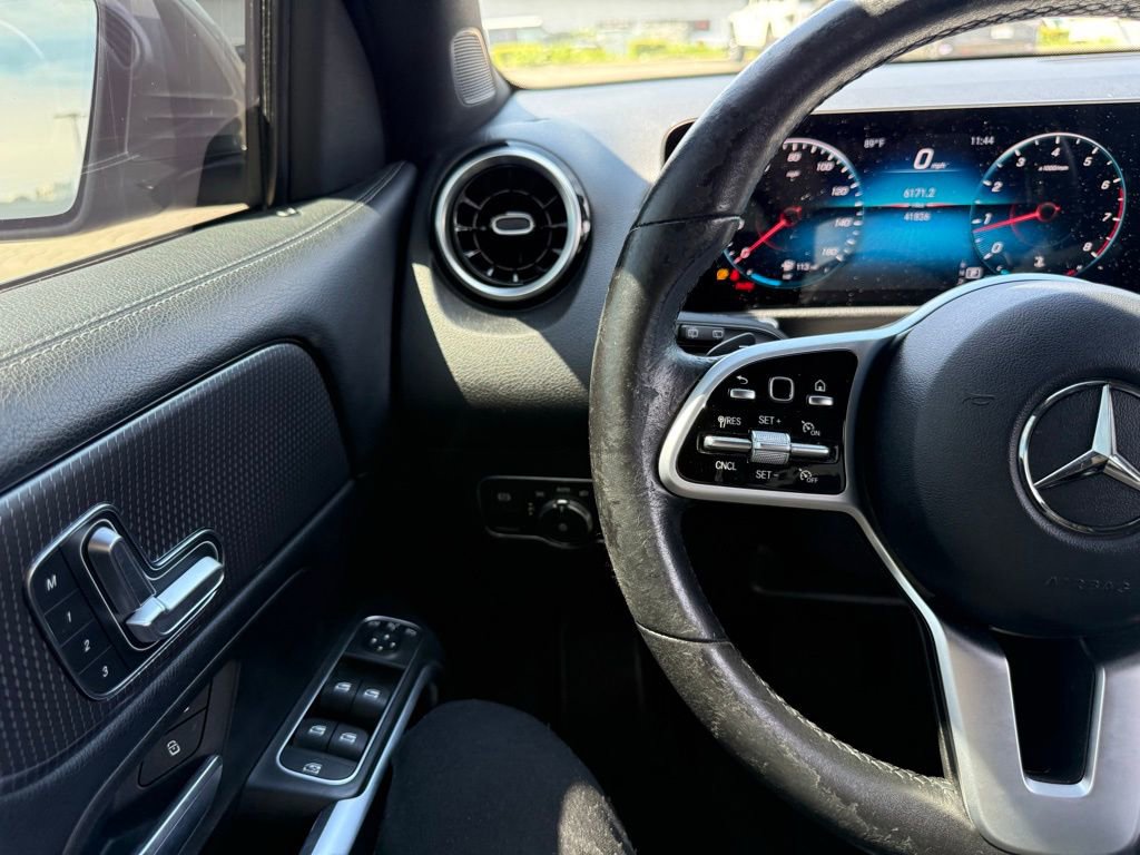 Used 2021 Mercedes-Benz GLB 250 4MATIC image 7