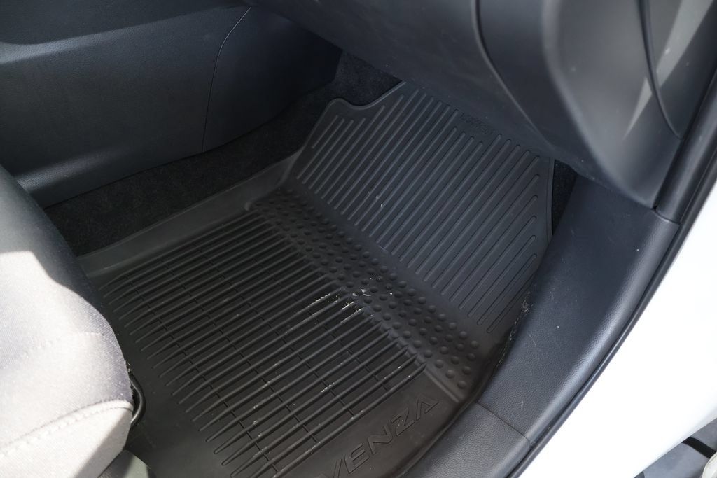 Used 2023 Toyota Venza LE AWD/4WD image 41
