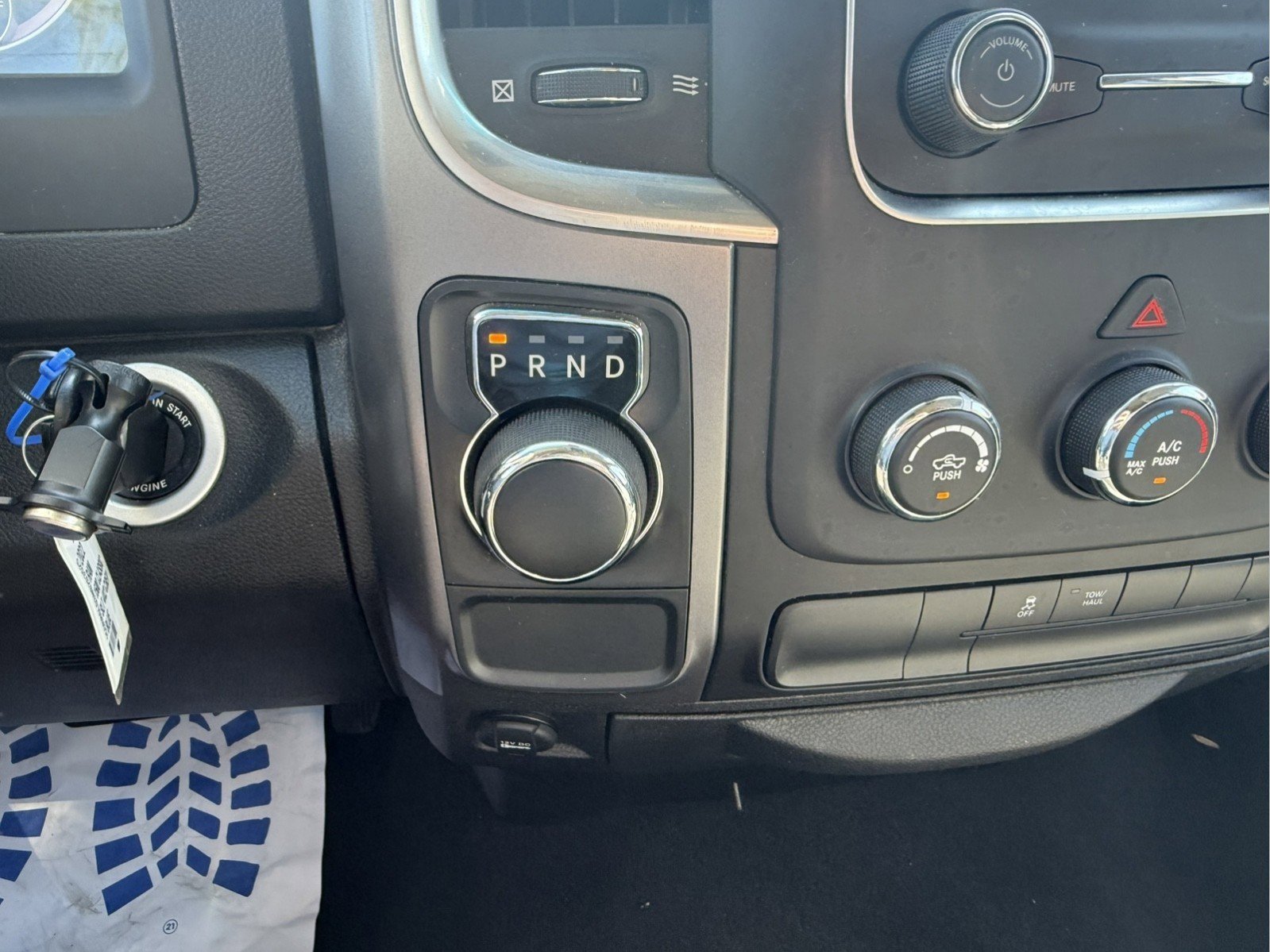 Used 2022 RAM 1500 Classic SLT RWD image 14