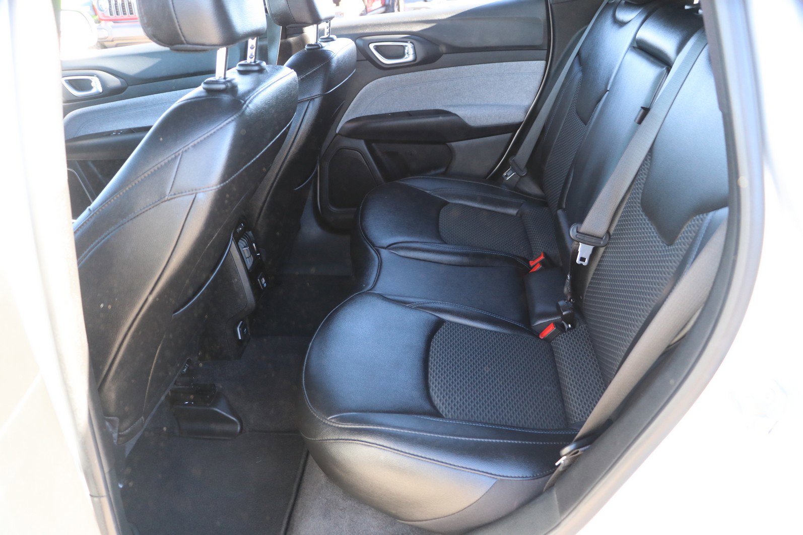 Used 2024 Jeep Compass Latitude image 28