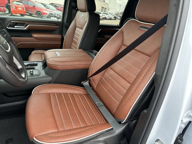 New 2026 GMC Sierra 3500 Denali Ultimate w/ LPO, Black Badging Package image 15