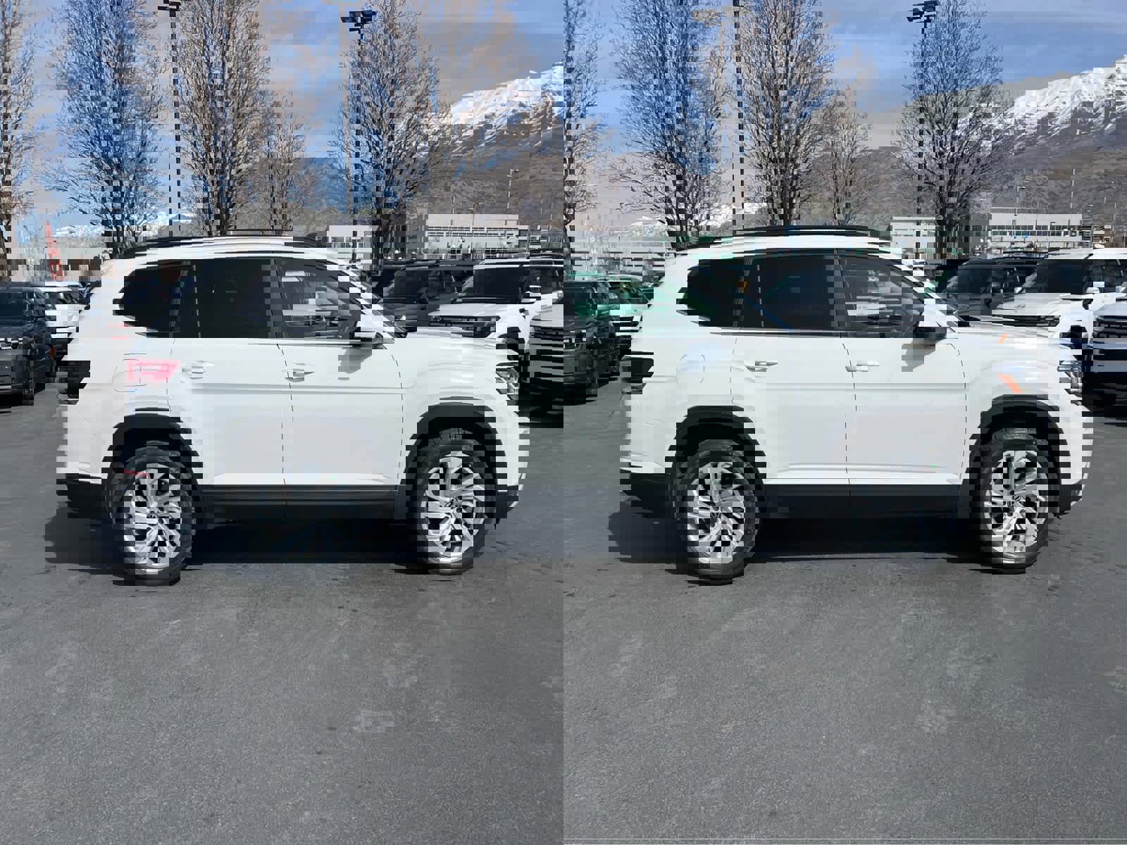 Used 2023 Volkswagen Atlas SE image 6