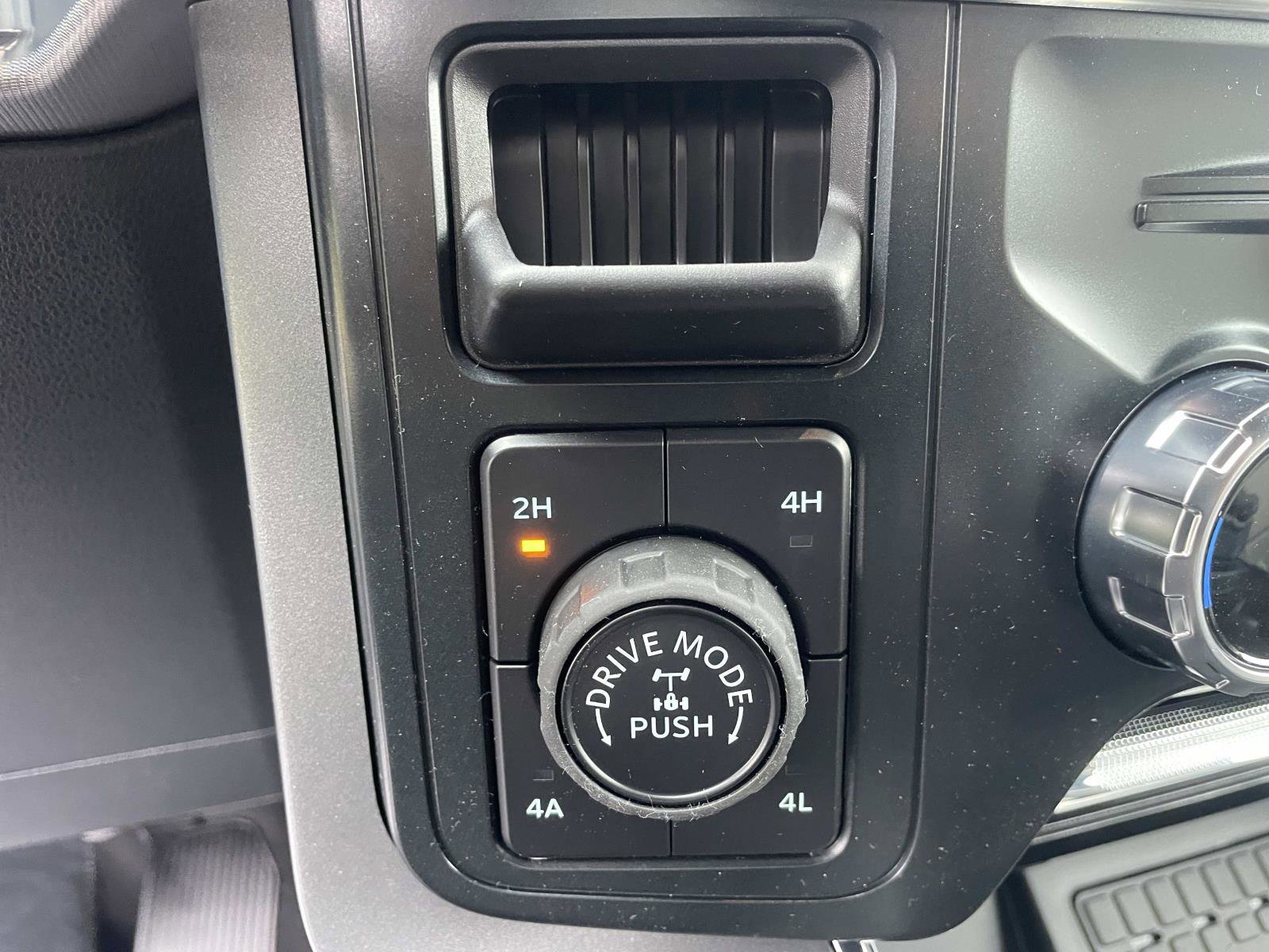 New 2025 Ford F150 Lariat w/ Equipment Group 502A High image 26