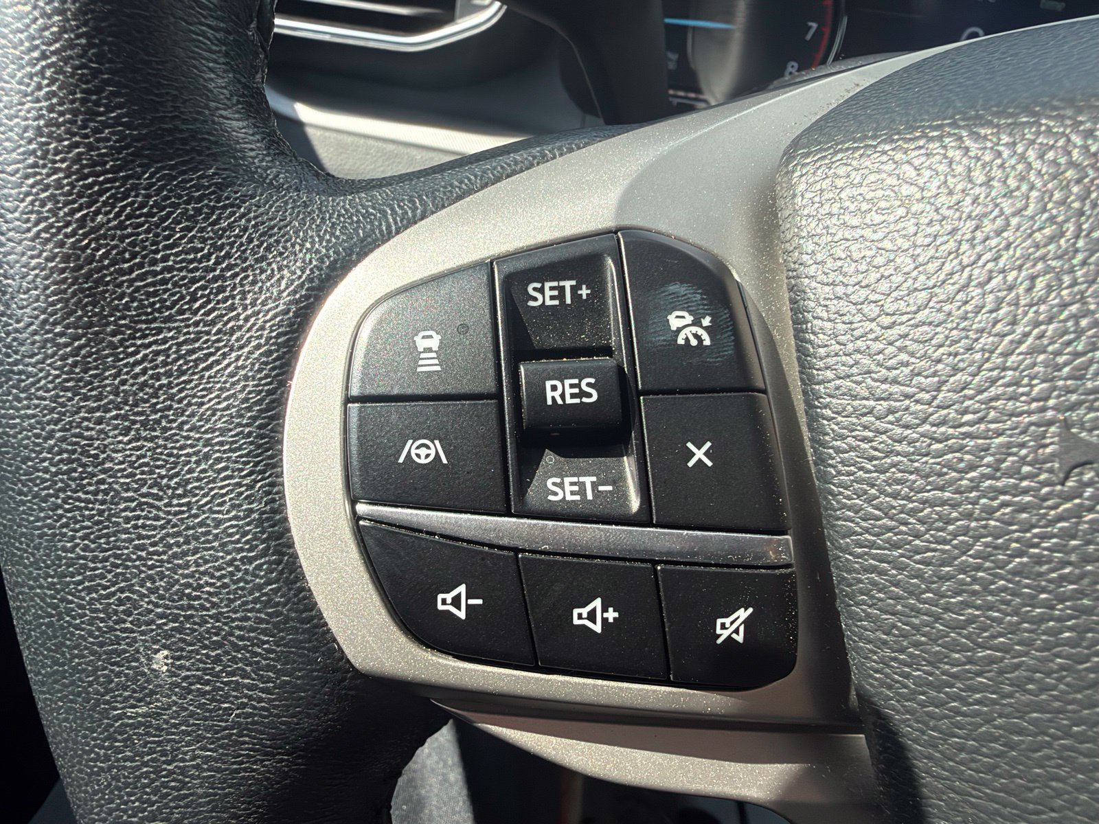 Used 2022 Ford Explorer XLT w/ Equipment Group 202A AWD/4WD image 20