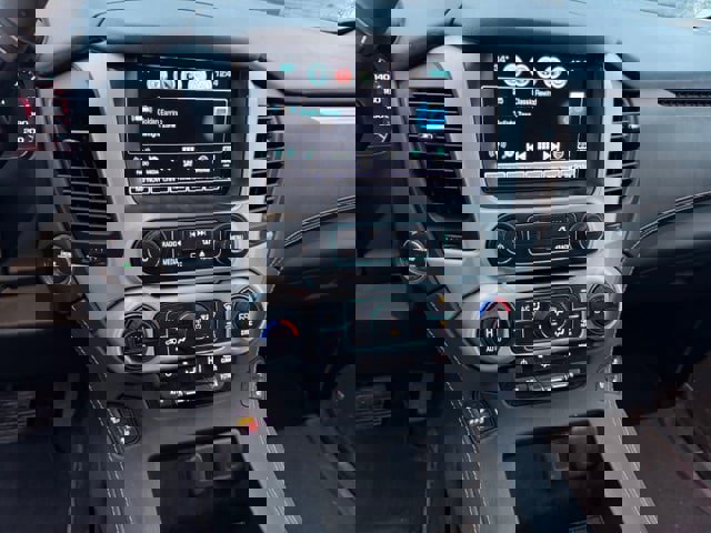 Used 2018 GMC Yukon XL SLT image 14