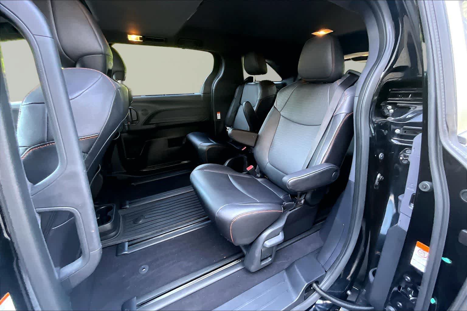 Certified 2024 Toyota Sienna XSE FWD image 21