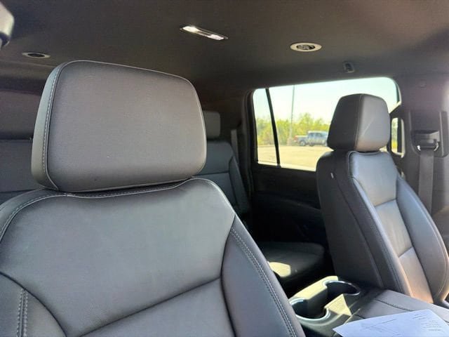 Used 2021 Chevrolet Suburban LT RWD image 19