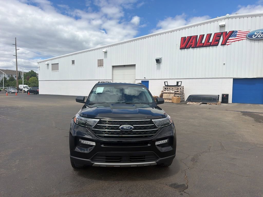 Used 2022 Ford Explorer XLT w/ Equipment Group 202A AWD/4WD image 2