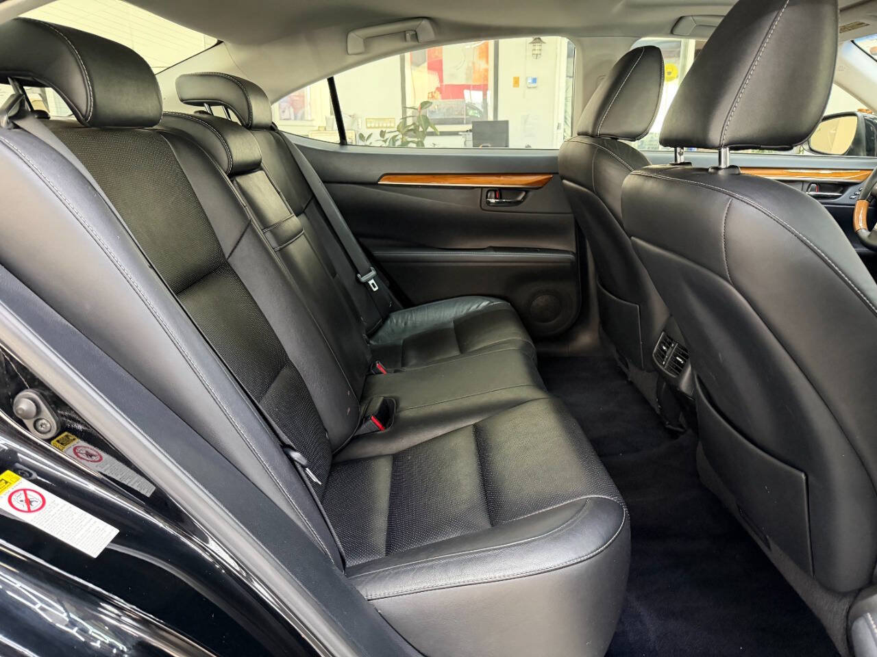 Used 2015 Lexus ES 300h w/ Navigation System Package FWD image 15