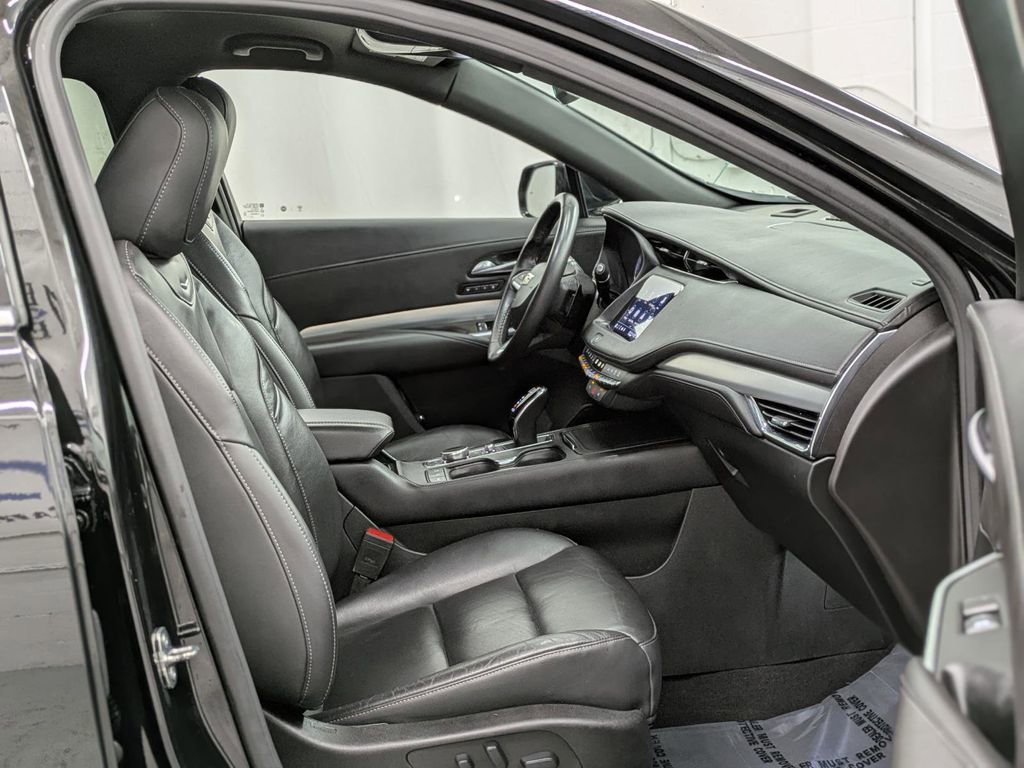 Used 2023 Cadillac XT4 Premium Luxury image 17