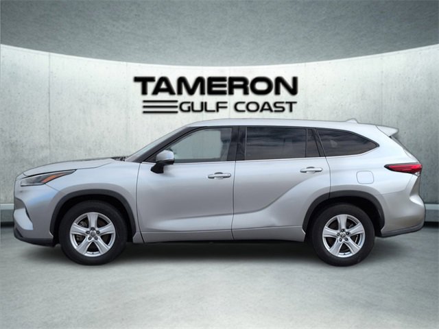 Used 2021 Toyota Highlander LE image 2