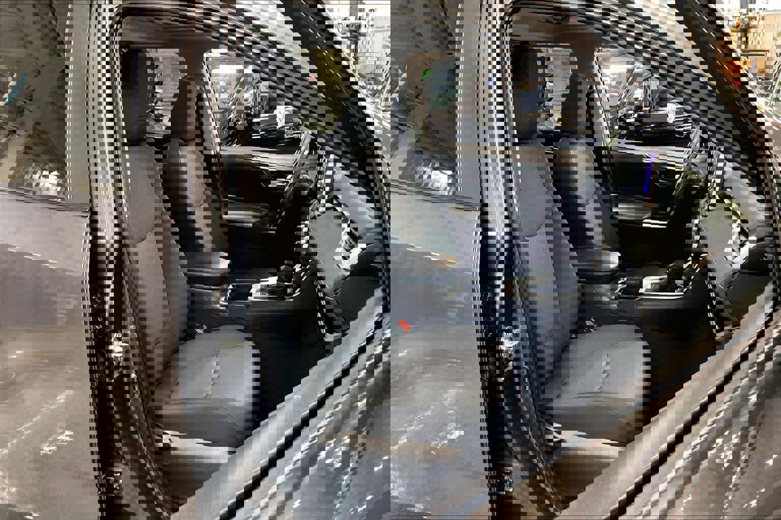 Used 2024 Toyota RAV4 XLE w/ Convenience Package image 9