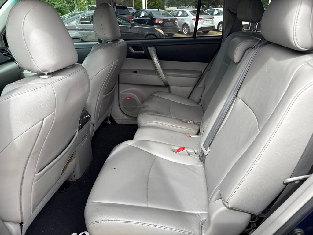 Used 2011 Toyota Highlander SE w/ Tow Pkg AWD/4WD image 14